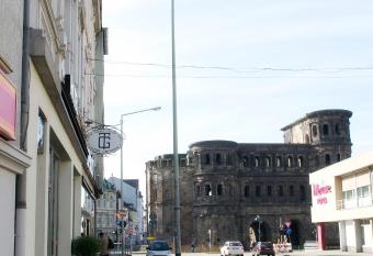 Hotel Porta Nigra allows 18 year olds to book a room
