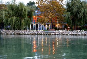 Gr  nit Villa has Balcony rooms