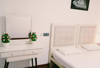 Leoni Mirissa has Smoking/Balcony rooms