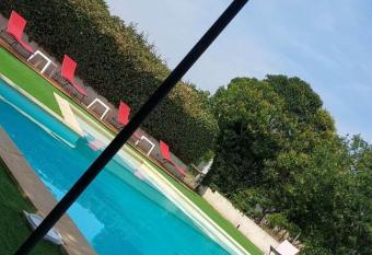 G  te Mas des cabanes has Balcony rooms