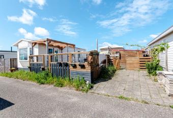 The Happy Hippy has Balcony rooms
