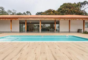 Ch  cara Quixabeira has Balcony rooms