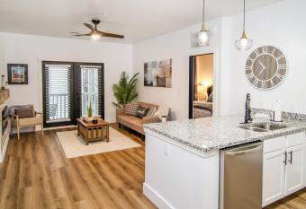 LUX Escapes 21 with Pool! has Balcony rooms