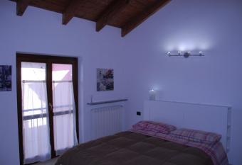 Mansarda a Comignago allows 18 year olds to book a room