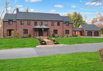 1929 Million Dollar Estate has Balcony rooms