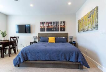 Studio in Grand Lake allows 18 year olds to book a room