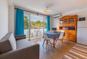 Pujols 16 has Balcony rooms