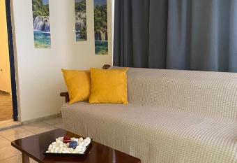 Yellow Beach House has Balcony rooms