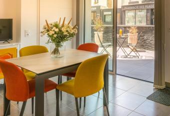 R  F 256 LARMOR-PLAGE T2 en RDC avec terrasse has Balcony rooms