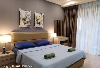 Cozy 3 Guests (WIFI) High Floor @Puteri Harbour L23 has rooms with a private hot tub