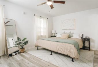 Tranquil Luxury: Modern Comfort! allows 18 year olds to book a room