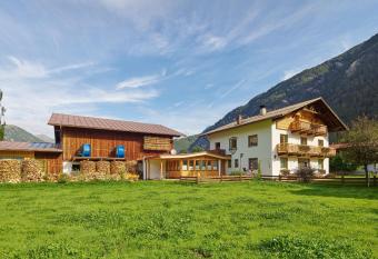 am Sonnhof has Balcony rooms