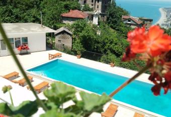 hotel OTO allows 18 year olds to book a room