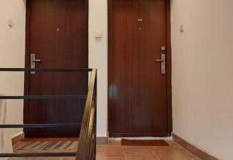 Kompletno renoviran jednosoban stan u Filmskom gradu has Balcony rooms