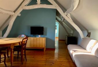 Hidden Country has Balcony rooms