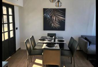 Superbe villa a 2 pas de la plage sable d   or has Balcony rooms