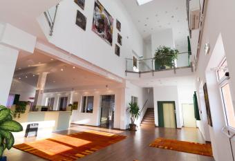 Winrooms Seminar Hotel & Apartments allows 18 year olds to book a room