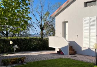 Casa Tullo has Balcony rooms