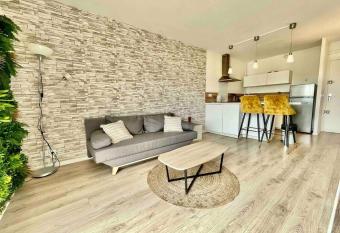 Jolie T2 40m2 h  pitaux avec terrasse et parking has Balcony rooms