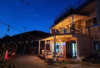 Harmony Fill Pension has rooms with a private hot tub