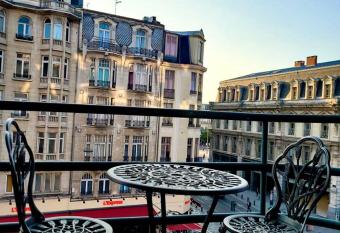 Appartement standing centre Gare LILLE FLANDRES has Balcony rooms