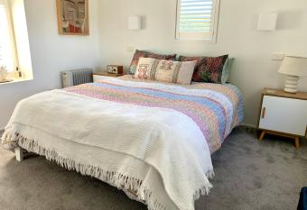 The Gatehouse on Huia has rooms with a private hot tub