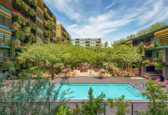 Luxury Loft Near Old Town & Mall has rooms with a private hot tub