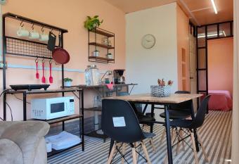 Casa contenedor Finca la laguna has Smoking rooms