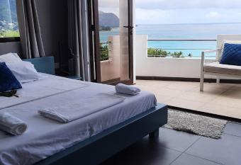 DOREAL SEAVIEW APARTMENT/NORTHWEST BAY RESIDENCE allows 18 year olds to book a room