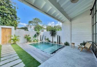 Stylish 1 BR loft with private pool -Villa Sonder 1 has Balcony rooms