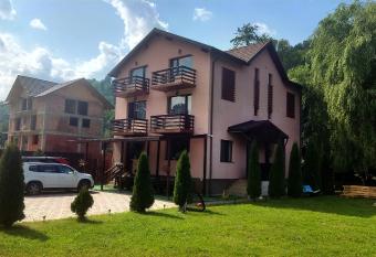 LA HOTAR BRAN-MOIECIU has Balcony rooms