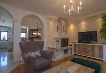 Nereo has Balcony rooms