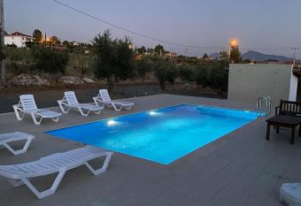 Havuz ,Barbek   ve K  yce  iz G  l Manzaral   bir Tatil has Balcony rooms