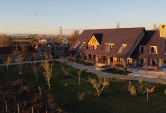 Lahuta e Vjeter Agroturizem has Balcony rooms