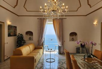 Palazzo Rocco - Golden Suite - Praiano - Amalfi Coast has Balcony rooms