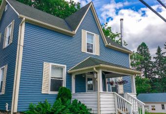 23Maple has Balcony rooms