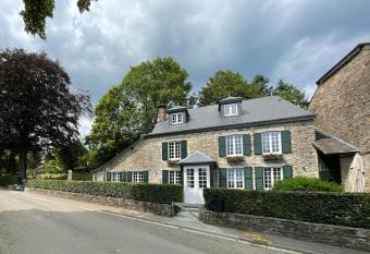 L Art de la fugue allows 18 year olds to book a room