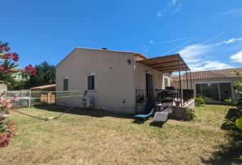 Maison au c  ur des Alpilles has Balcony rooms