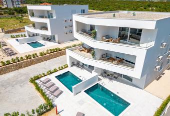 Twins house B allows 18 year olds to book a room