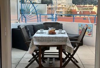 2P - terrasse - parking - plage has Balcony rooms