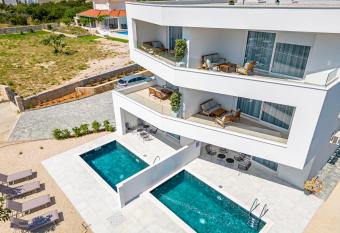 Twins house A allows 18 year olds to book a room