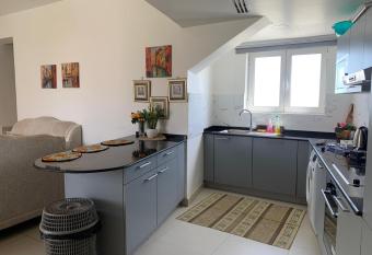 Sifah apartment pool viwe has Balcony rooms