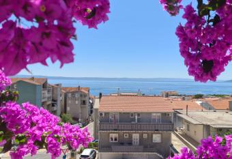 Apartman Marija allows 18 year olds to book a room