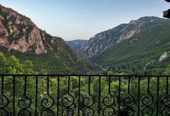 Canyon View Lodge - Matka allows 18 year olds to book a room