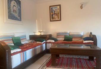 App Moderne 3 chambres centre ville allows 18 year olds to book a room