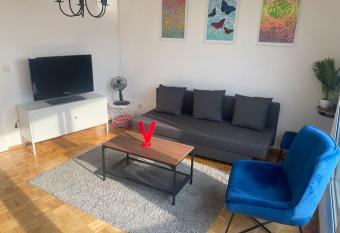 Sch  ne, helle Wohnung im Zentrum has Balcony rooms