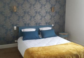 L   CHAPP  E BELLE allows 18 year olds to book a room