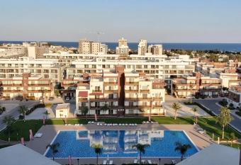 Royal Sun Holiday Apartment has Balcony rooms