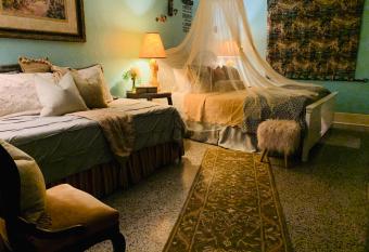 Shamrock Cove Inn has Balcony rooms