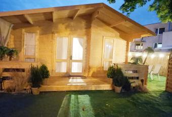 Dreamholia has Balcony rooms